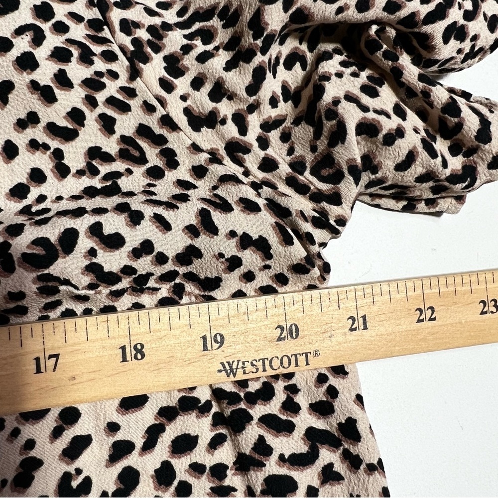 H&M Beige and Black‎ Patterned Short Sleeve Top - Picture 7 of 9